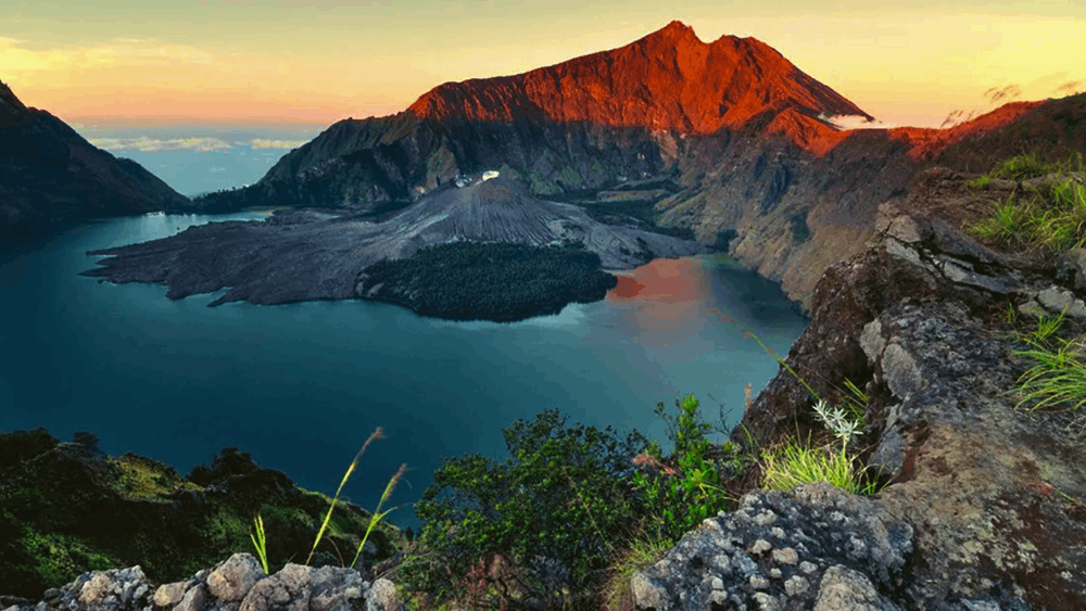 Majestic Mount Rinjani Lombok | Indonesia’s Premier Volcano Destination